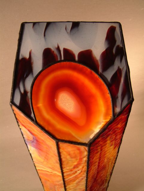 agate et verre dans la lampe allumée