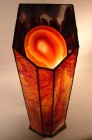 die leuchtende Lampe The Flame steil von oben fotografiert