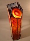 die leuchtende Lampe The Flame steil von oben links gesehen