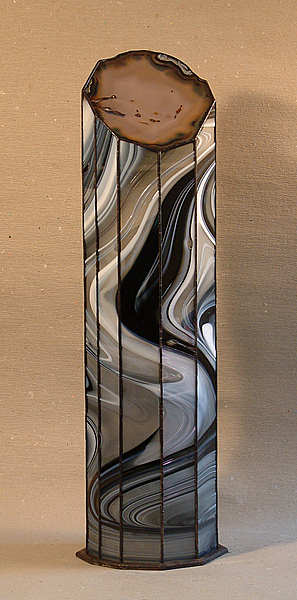 Lampada Modern Light non illuminata in prospettiva frontale