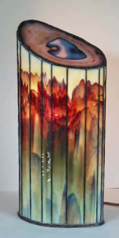 lampada colonna fuoco illuminata