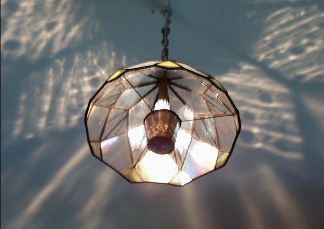 Lampada alogeno fiore illuminata