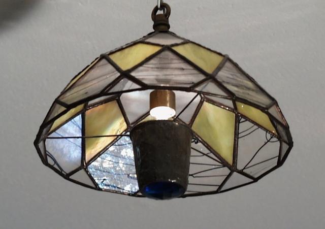 Lampada alogeno fiore illuminata