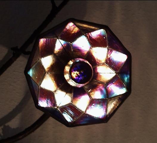 lampada basso alogeno fiore illuminata