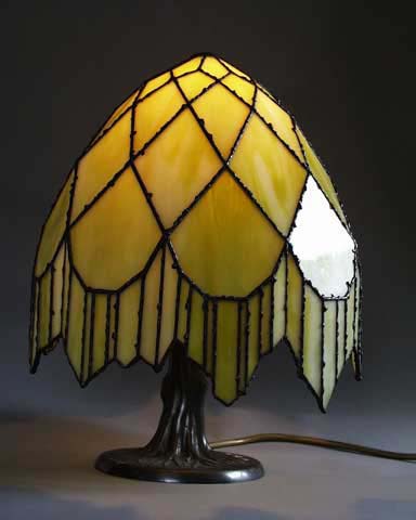 l&aacute;mpara amarilla &aacute;rbol luciente 